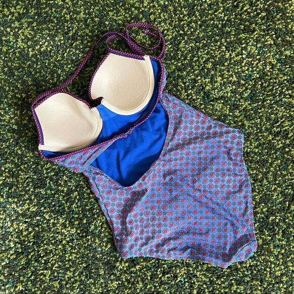 Underwire one piece geometric swimsuit - Picture 4 of 4